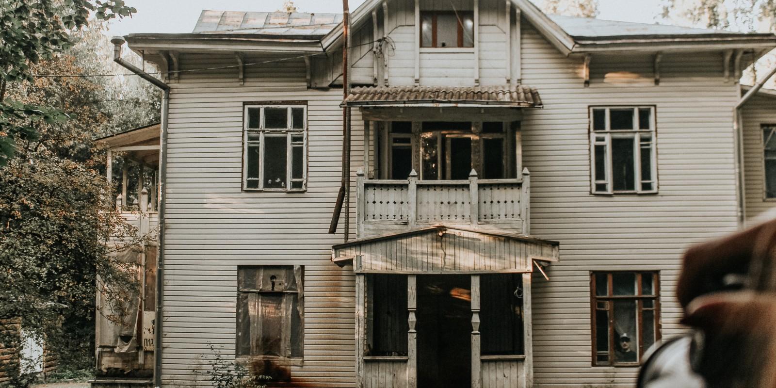 Red Flags to Watch When Buying Property in Holland MI